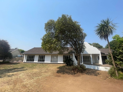400m² Building To Let in Beyers Park