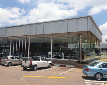 600m² Showroom To Let in Hatfield