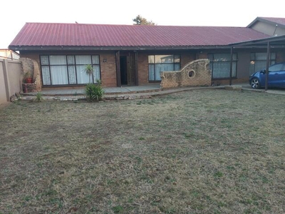 House For Sale In Declercqville, Klerksdorp