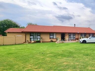 House For Sale In Heuweloord, Centurion