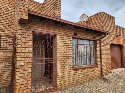 House For Sale In Kwaguqa, Witbank
