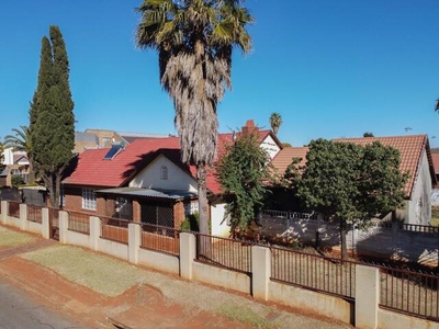 House For Sale In Lenasia Ext 5, Johannesburg