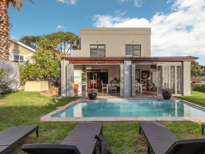 House for sale with 3 bedrooms, Somerset West Central, Somerset West