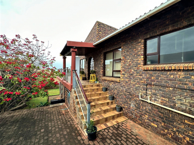 House for sale with 4 bedrooms, Noorsekloof, Jeffreys Bay
