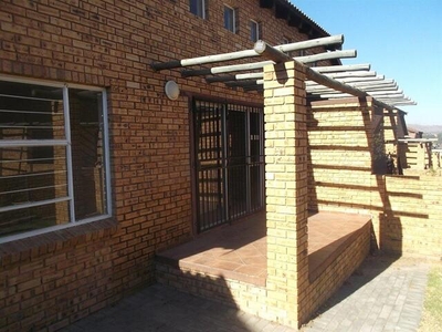 Townhouse For Rent In Honeydew, Roodepoort
