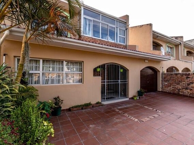 Townhouse For Rent In Southernwood, East London