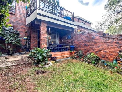 Townhouse For Sale In Bergbron, Roodepoort