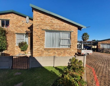 Townhouse For Sale In Mindalore, Krugersdorp