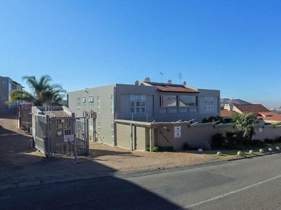 Townhouse For Sale In Oakdene, Johannesburg