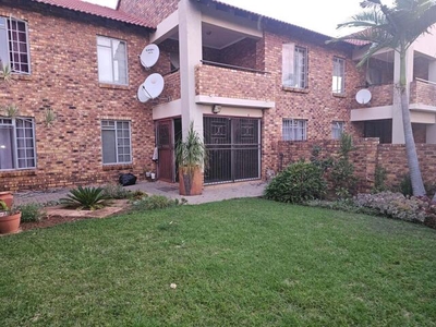 Townhouse For Sale In Theresapark, Akasia