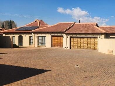 Townhouse For Sale In Van Der Hoff Park, Potchefstroom