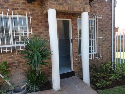 Townhouse For Sale In Van Riebeeck Park, Kempton Park