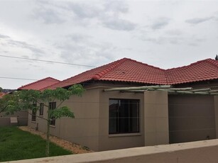 4 Bed Townhouse in Waterval East