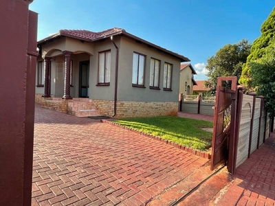 3 Bedroom House For Sale in Tlhabane West