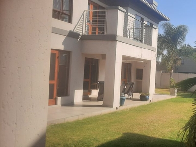 4 Bedroom Freehold For Sale in Greenstone Hill