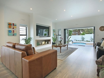 4 Bedroom Freehold Sold in Rondebosch