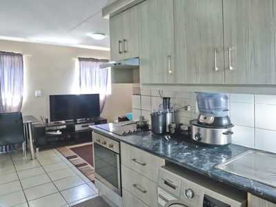 Apartment / Flat For Sale in Maitland, Cape Town