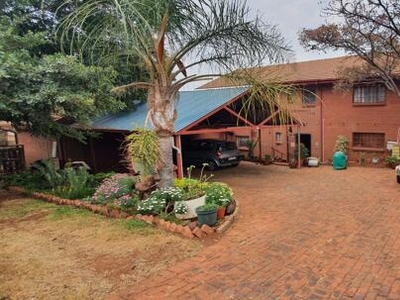 Farm For Sale In Heatherview, Akasia