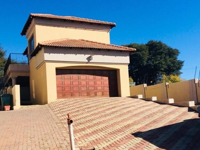 House For Rent In South Crest, Alberton