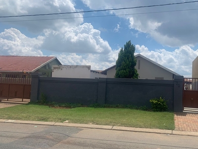 House For Sale in Aureus, Randfontein