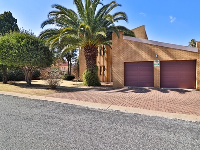 House For Sale in Azaadville, Krugersdorp