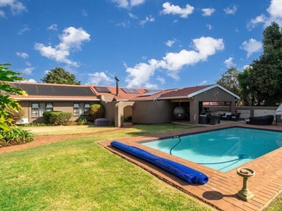 House For Sale In Bergbron, Roodepoort