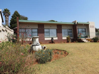 House For Sale in Breaunanda, Roodepoort