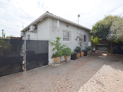 House For Sale in Brooklyn, Milnerton