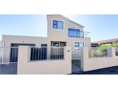 House For Sale In Elsies River, Goodwood