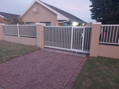 House For Sale in Grassy Park, Cape Town