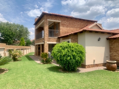 House For Sale in Honeydew Manor, Roodepoort
