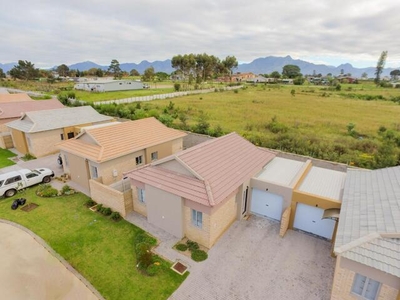 House For Sale In Pacaltsdorp, George