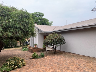 House For Sale in Quellerie Park, Krugersdorp