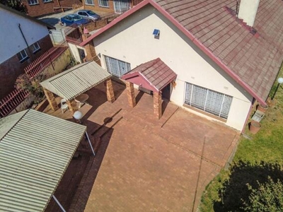 House For Sale In Reuven, Johannesburg