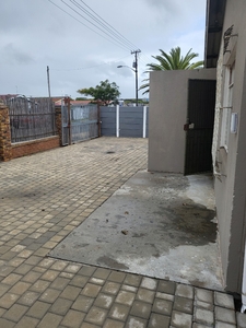 House For Sale in Uitsig, Parow