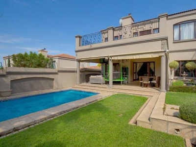 Townhouse For Rent In Beverley, Sandton