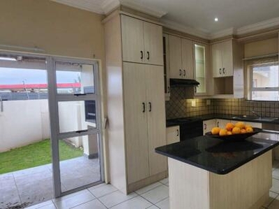 Townhouse For Rent In C Place, Jeffreys Bay