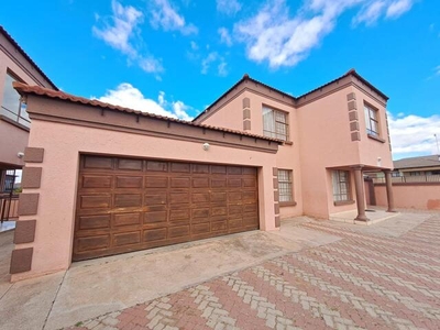 Townhouse For Rent In North View Estate, Polokwane