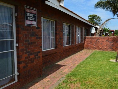 Townhouse For Rent In West Village, Krugersdorp