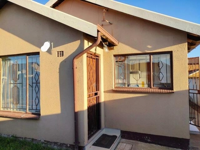 Townhouse For Rent In Witbank Ext 8, Witbank