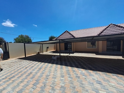 Townhouse For Sale in Florida, Roodepoort