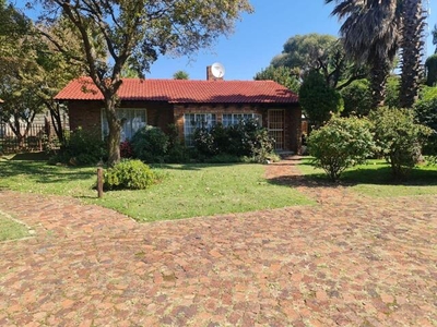 Townhouse For Sale In Forest Hill, Johannesburg
