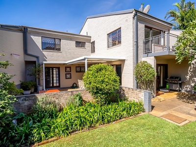 Townhouse For Sale in Kloof, Kloof