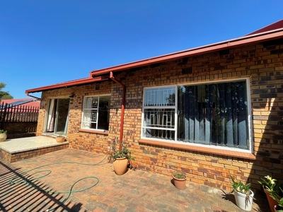 Townhouse For Sale in Rant En Dal, Krugersdorp