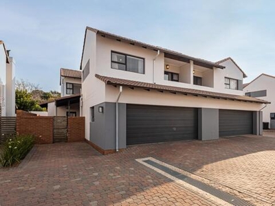 Townhouse For Sale In Sharonlea, Randburg