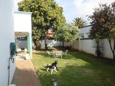 3 Bedroom Townhouse For Sale in Hectorton