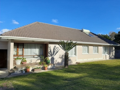 3 Bedroom House For Sale in Beacon Bay