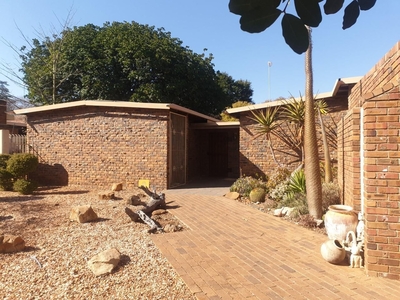 3 Bedroom House To Let in Fauna Park