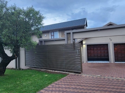 5 Bedroom House For Sale in Bergbron