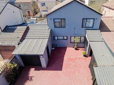 House For Sale In Lenasia Ext 10, Johannesburg